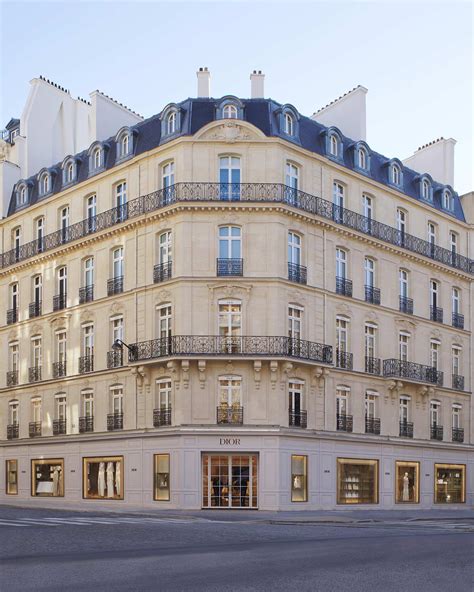 dior la galerie avenue montaigne|dior montaigne interior.